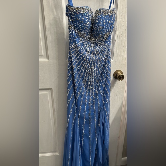 Sean Collection ballgown sleeveless dress. Size 4. - Picture 2 of 10